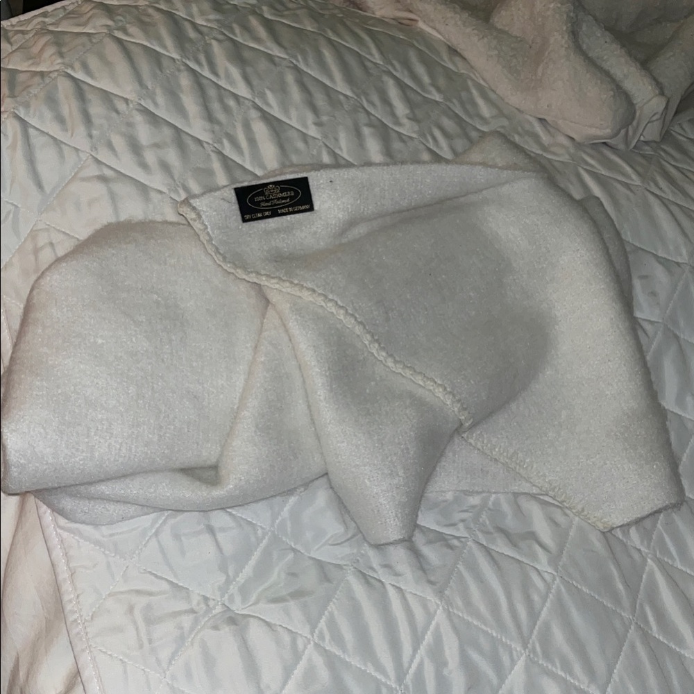 Classic Ivory 100% cashmere long scarf 🧣